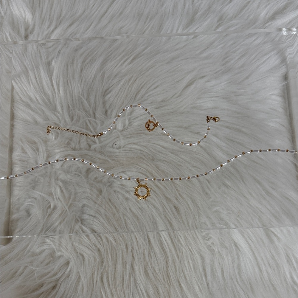 Elegant Gold and Pearl Women's Necklace and Bracelet Set